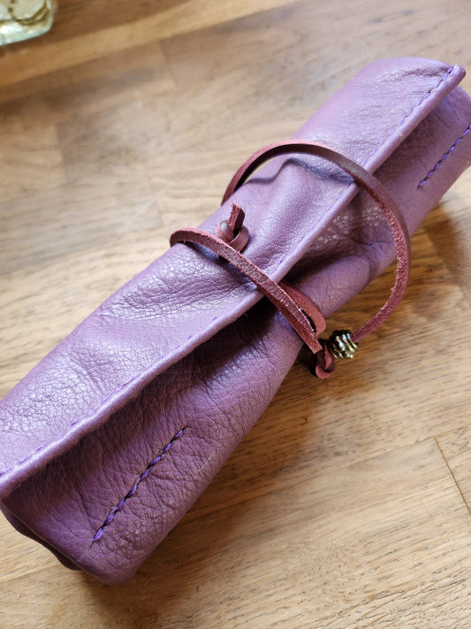 Rollmäppchen aus Leder - handgenäht - lila