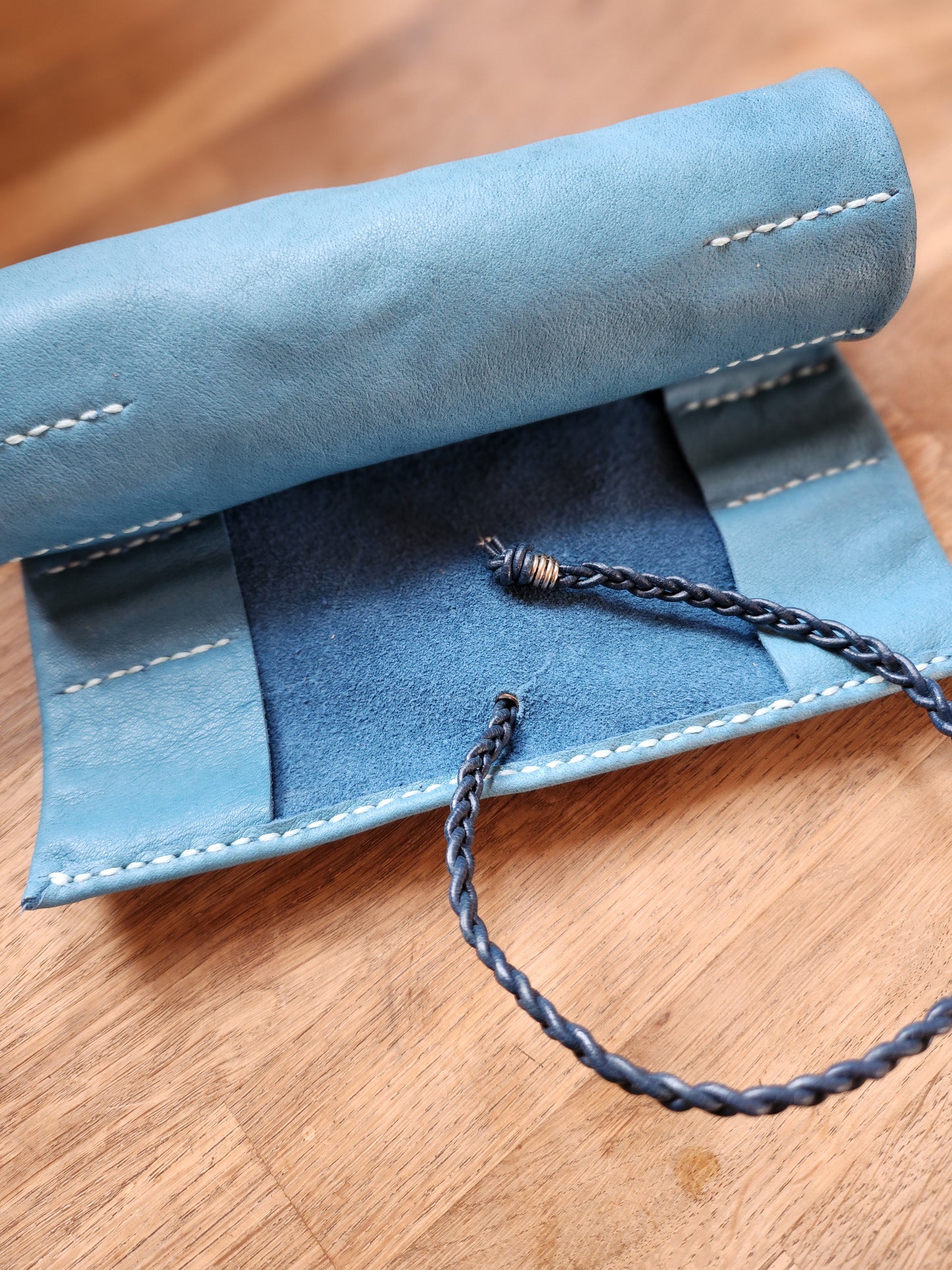 Rollmäppchen aus Leder - handgenäht - hellblau