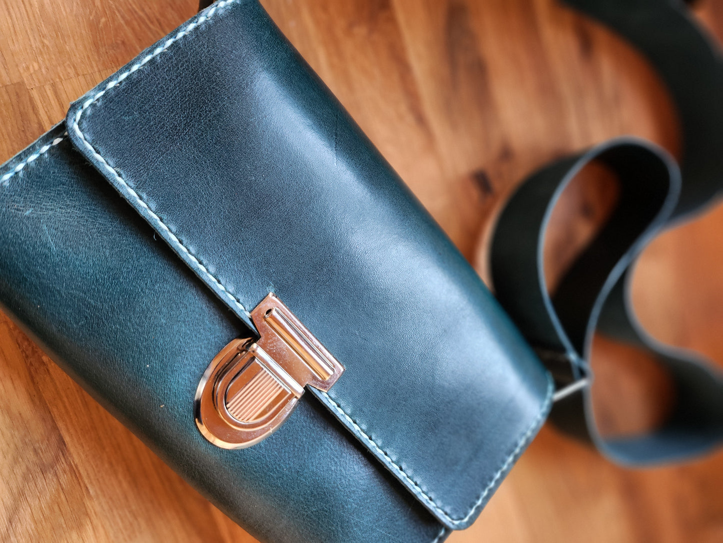 Kleine Handtasche in türkis